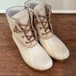 Sperry Women's Lace-Up Duck Boots in Cream and Tan